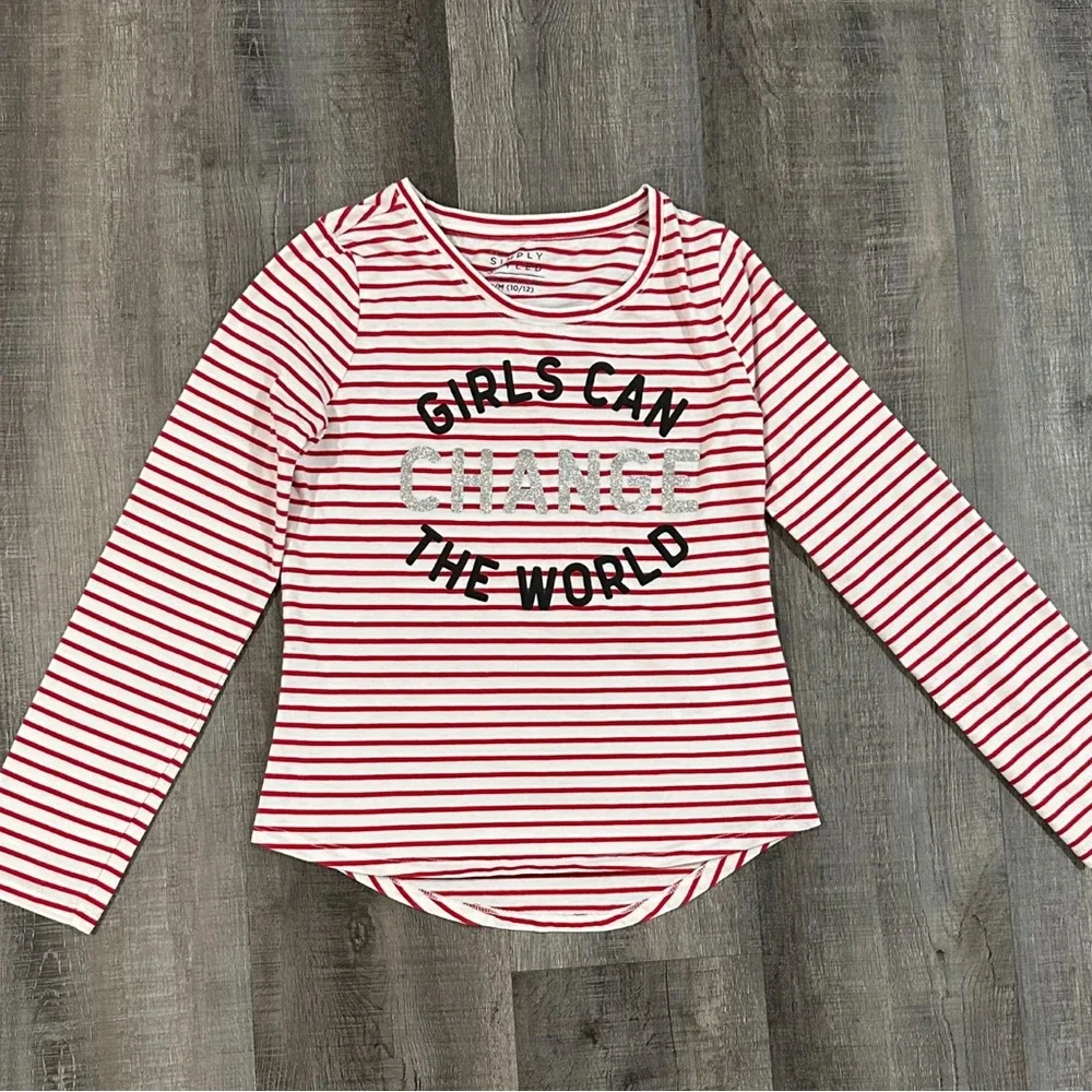 💞 Girls Size 10/12 White & Red Striped “Girls Can Change The World” Top